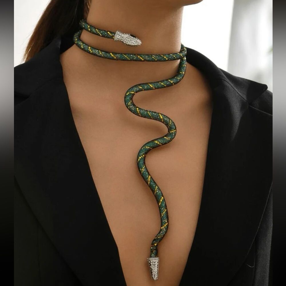 Snake Design Necklace - Picture 2 of 4